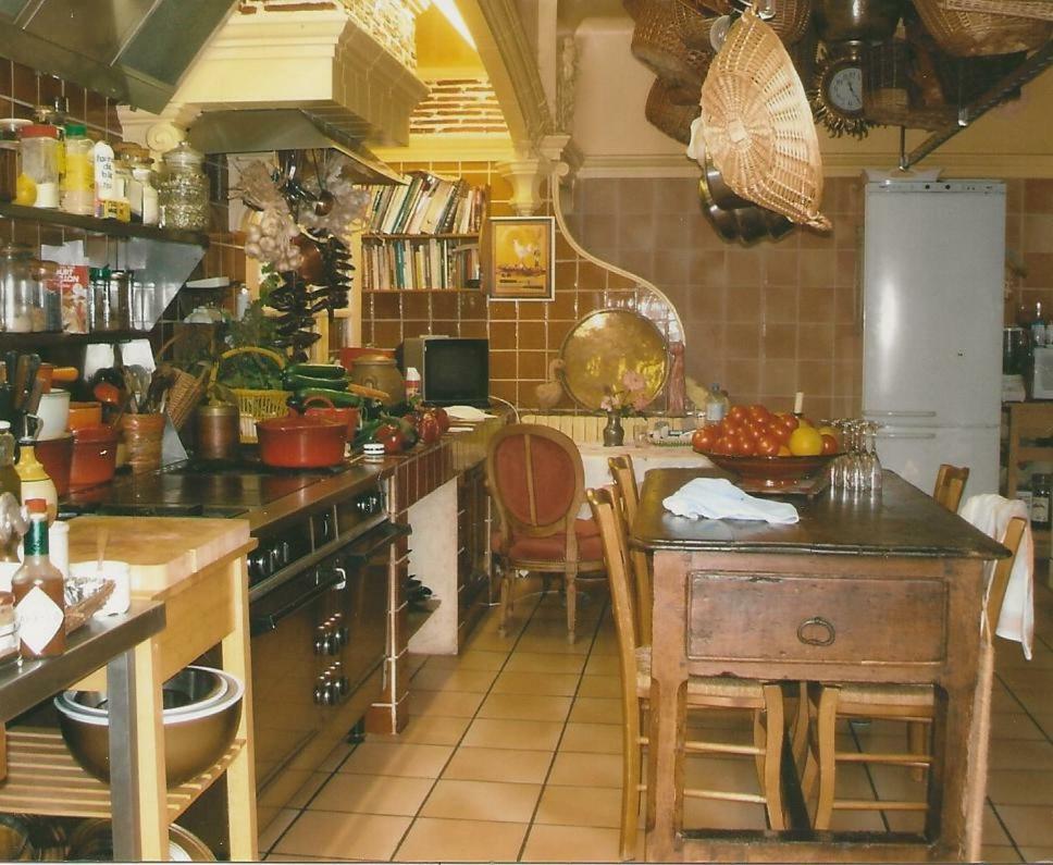 Le Petit Manoir Des Bruyeres Villefargeau Exterior foto