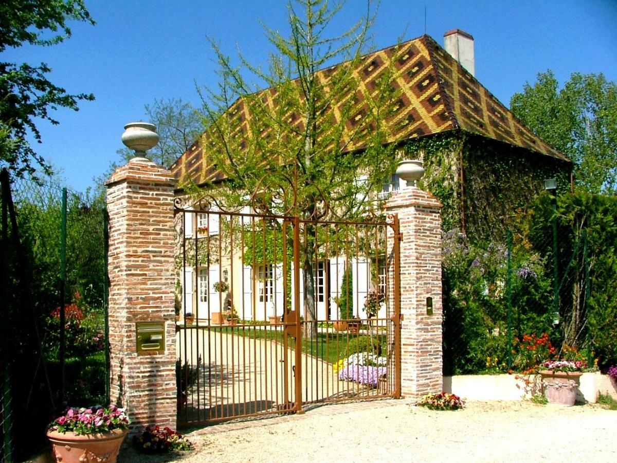 Le Petit Manoir Des Bruyeres Villefargeau Exterior foto